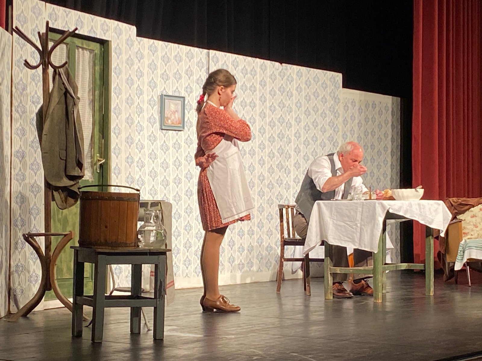 Az üvegcipő: teltház és vastaps